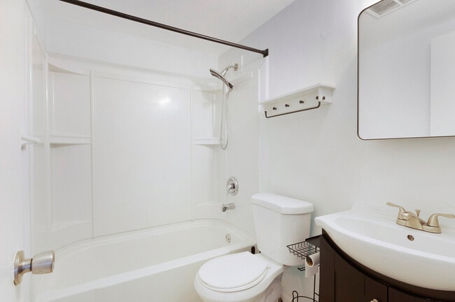 Building Photo - 617 Lyndhurst St