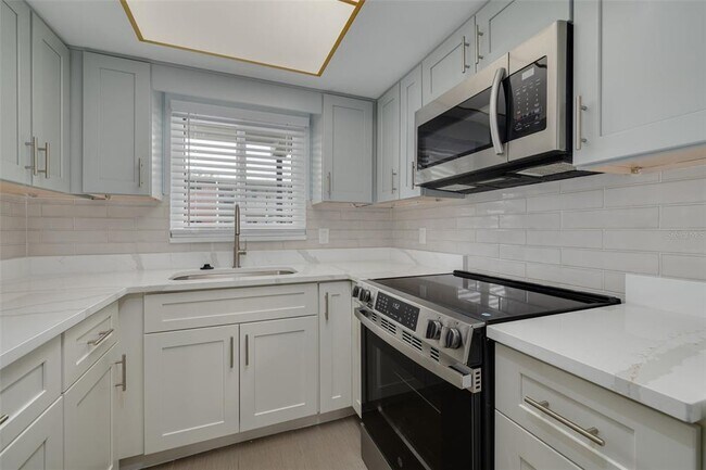 Building Photo - 4580 Overlook Dr NE