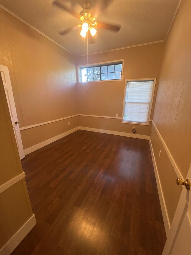 Building Photo - 202 Canal Ln