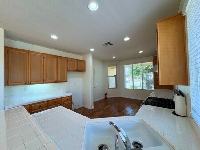 Building Photo - 4 Bedroom Menifee home available now for l...