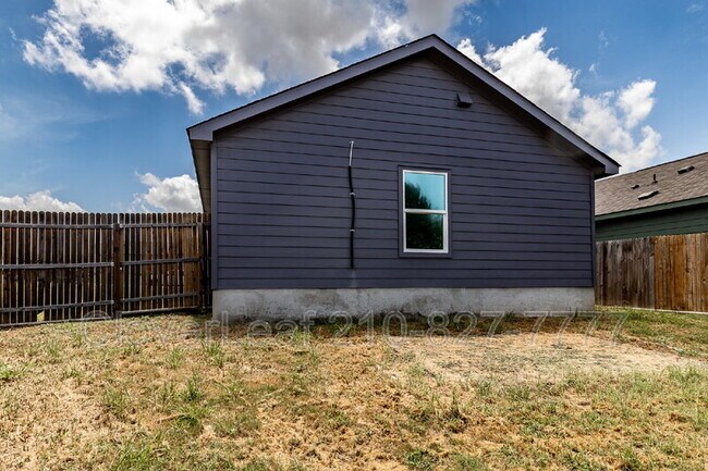 Building Photo - 547 Filibusters Trail