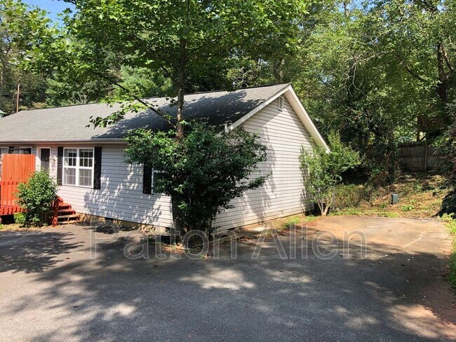 Building Photo - 105 Salola St