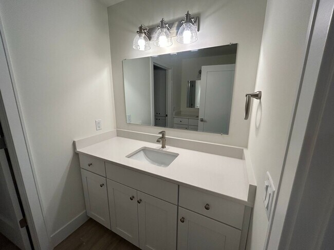 Building Photo - 5706-5708 Eternity Drive