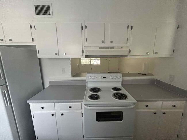 Building Photo - Pine Ridge Apartments at Shalimar