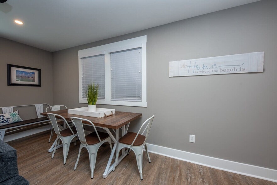 Building Photo - 1140 Simpson Ave