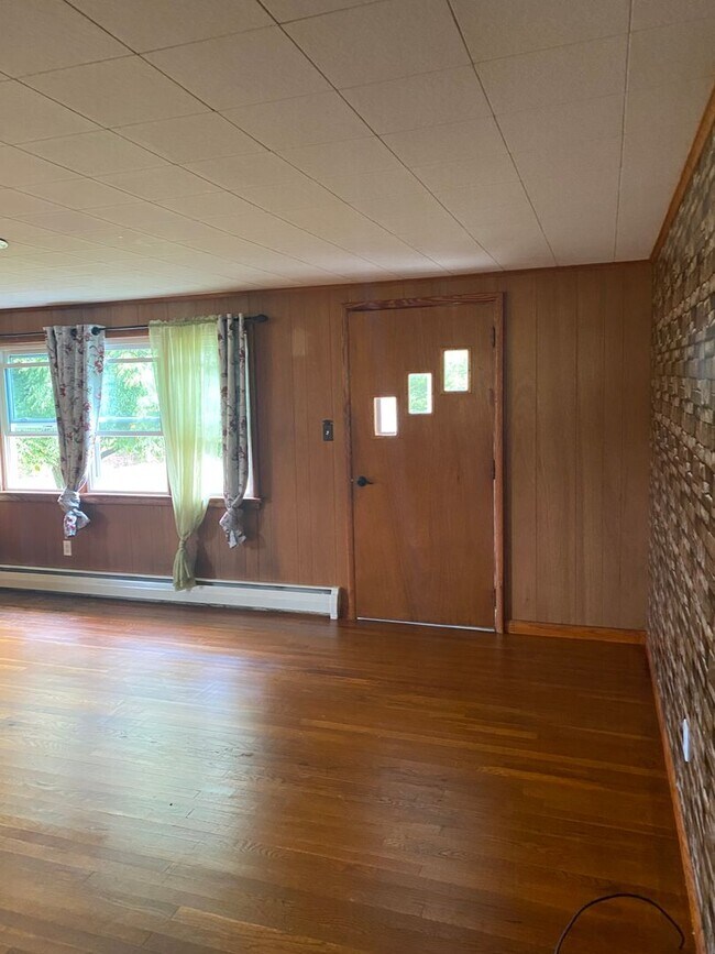 Building Photo - 20433 Amberson Rd