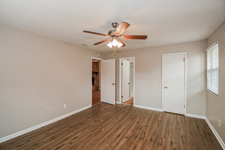 Building Photo - 3709 Foxcroft Rd