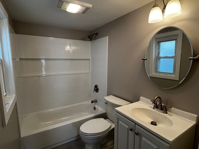 Building Photo - Renovated 2BD/1BATH House - Off-Street Parking, Laundry, AC