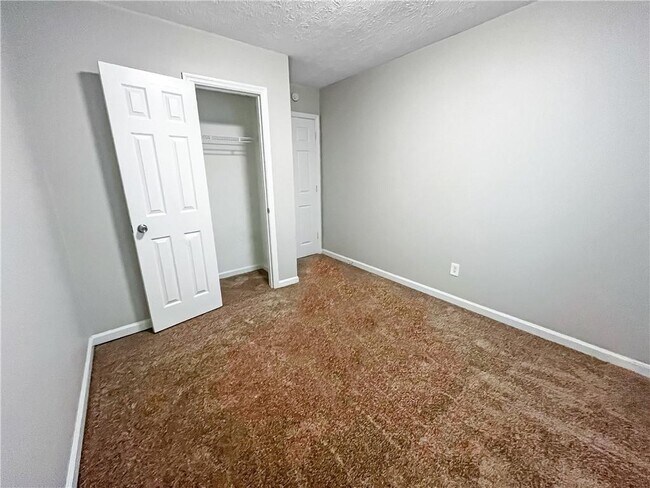 Building Photo - 2033 Charter Manor