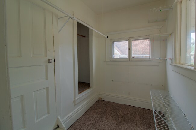 Building Photo - 809 Oak St