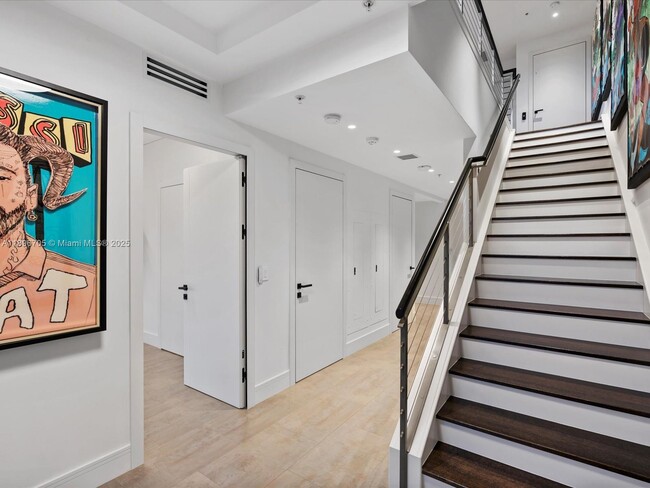 Building Photo - 3501 N Ocean Dr