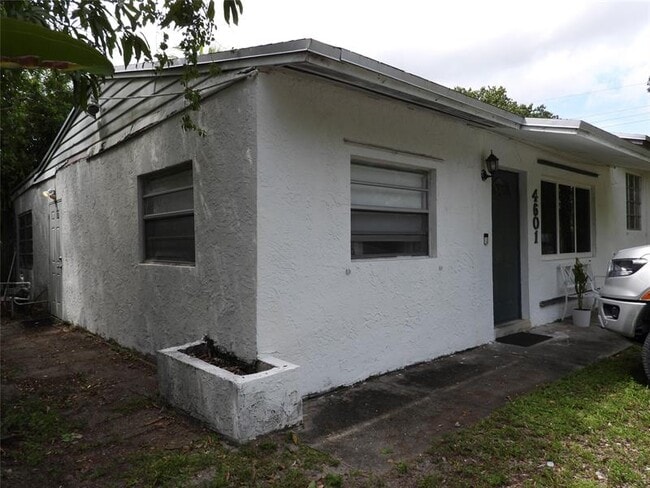 Primary Photo - 4601 SW 12th Ct