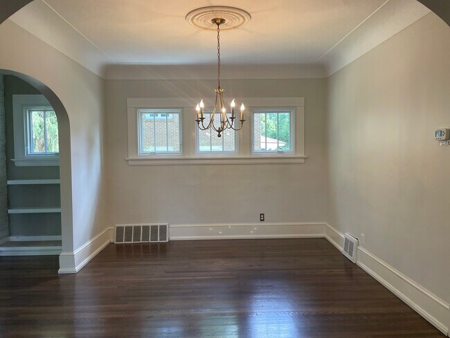 Building Photo - 1662 Wealthy St SE