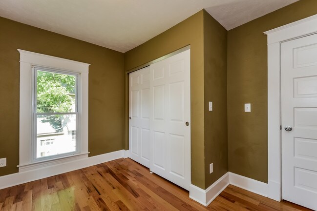 Building Photo - 227 Valley Ave NW