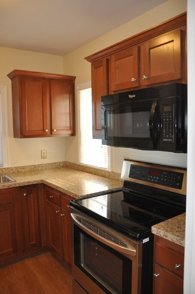 Building Photo - Now Pre-Leasing for Fall Semester 2026