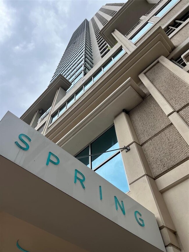 Building Photo - 300 Bowie St