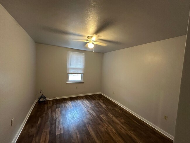 Building Photo - 526 Westinghouse Ave