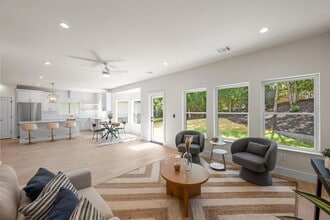 Building Photo - 13 Autumn Oaks Dr