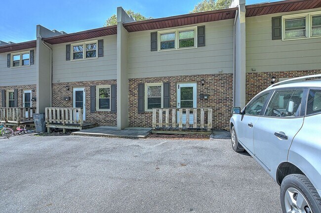 Building Photo - 409 Cypress St