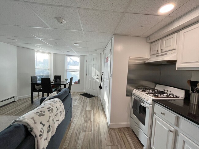 Building Photo - 376 Riverway