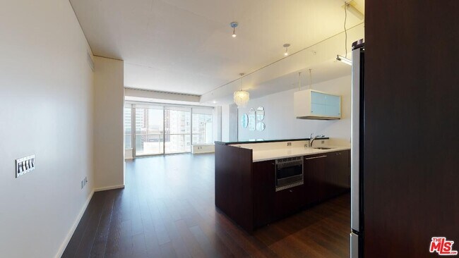 Building Photo - 1155 S Grand Ave