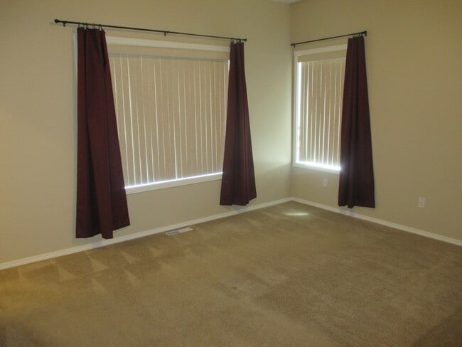 Building Photo - Three Bedroom Home in North Salem with Vaulted Ceiling and Skylight