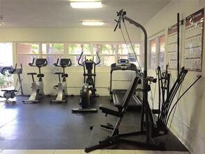 Building Photo - 4061 N Dixie Hwy