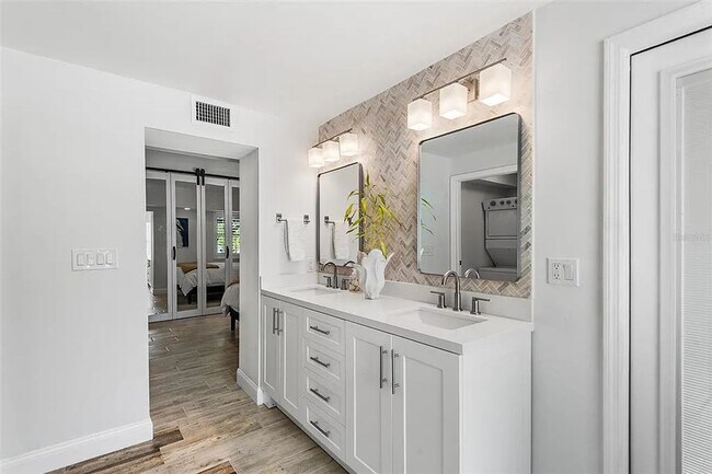 Building Photo - Coastal Luxury Living Just Minutes from Madeira Beach - 3bed | 2 bath