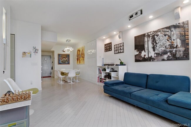Building Photo - 310 E 46th St