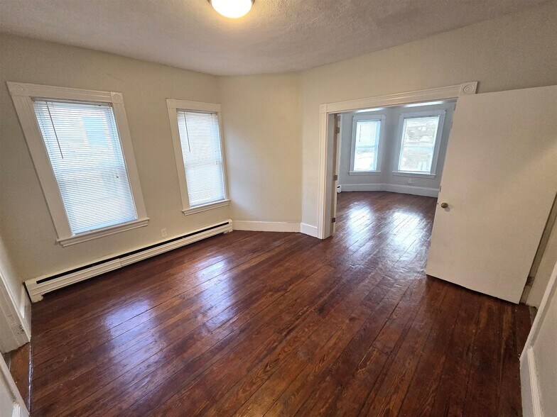 Building Photo - 18 White Street Pl