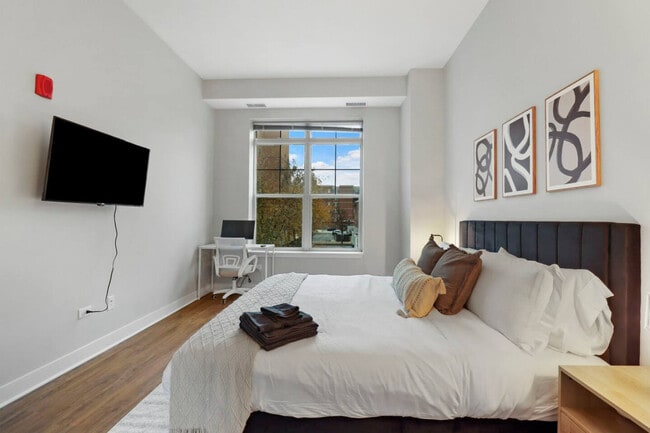 Building Photo - 256 N Addison Ave