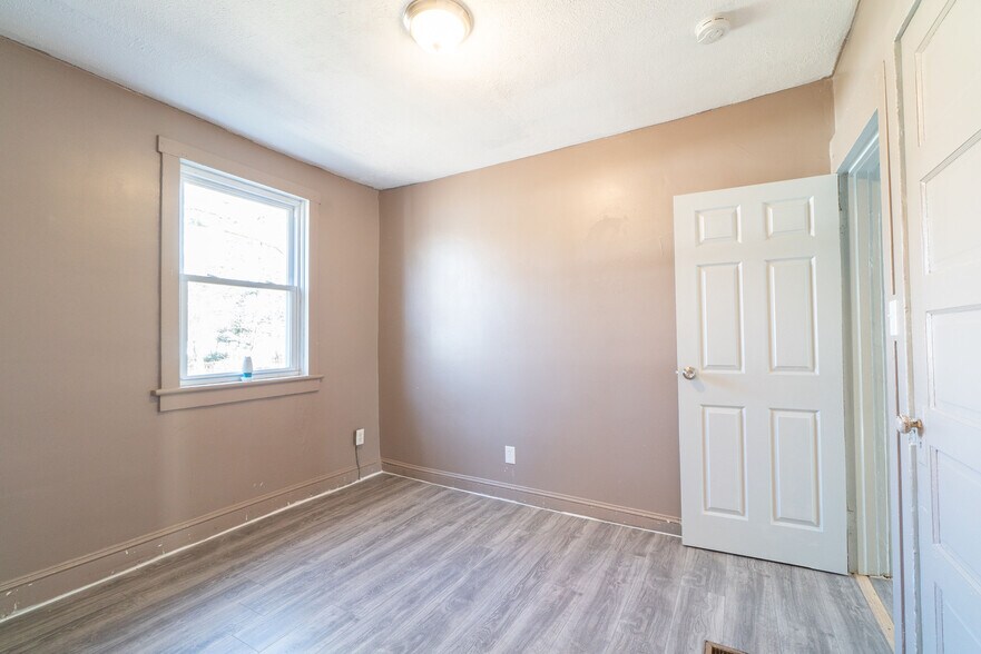 Building Photo - 440 Ewingville Rd