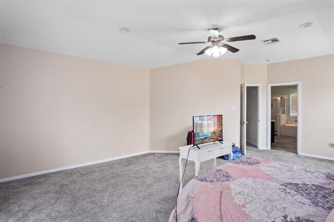 Building Photo - "FREE 2 WEEKS RENT! Spacious 4-Bedroom Oasis with 3.5 Baths at Harker Heights - 3,070 Sq Ft of Co...