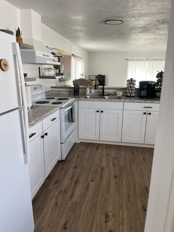 Building Photo - 1634 3rd St E