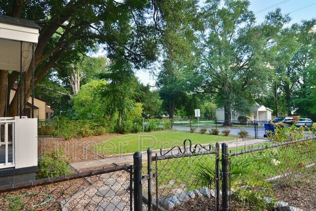 Building Photo - 2729 Kingswood Dr