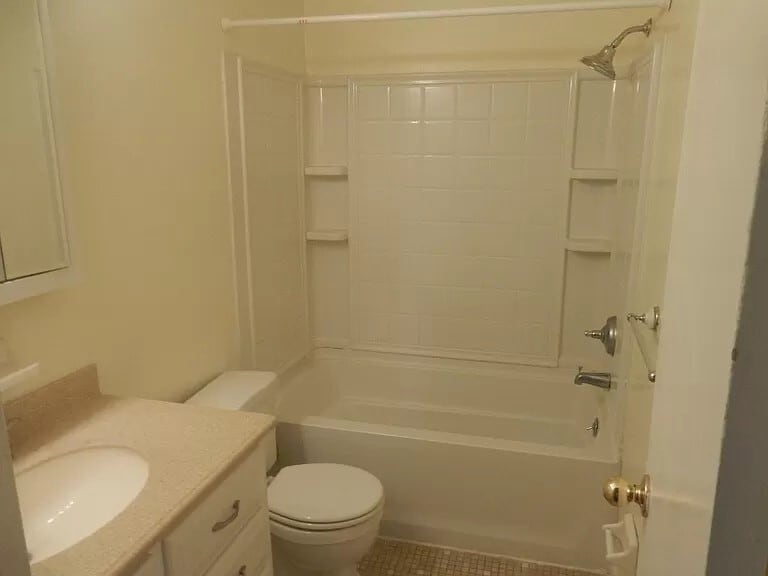 Full bath - 804 Whitpain Hls