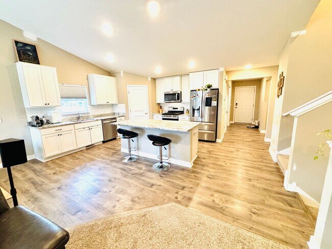 Building Photo - Amazing updated 4 bed house in Lakeville!
