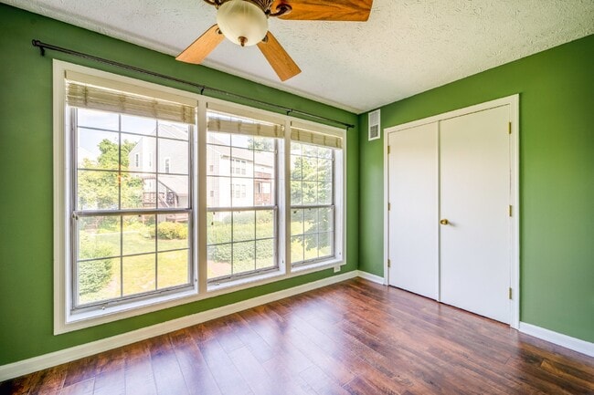 Building Photo - Updated two-bedroom, two-bathroom condo in...