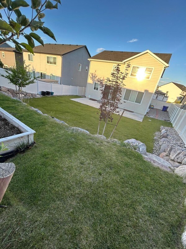 Building Photo - 2613 N Snowberry Dr