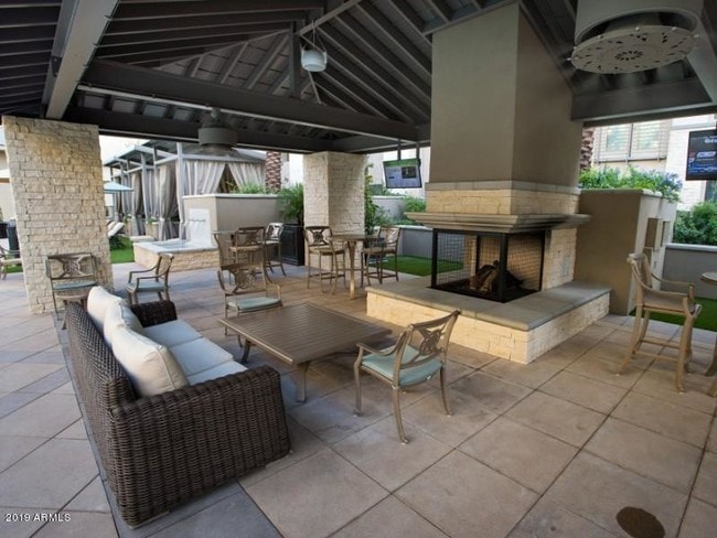 Building Photo - 7100 E Lincoln Dr