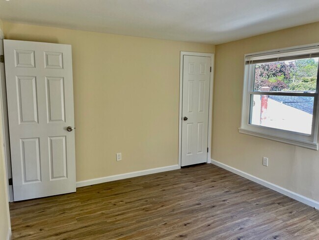 Building Photo - 82 Meyer Ln