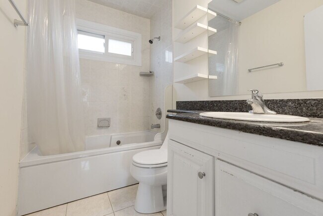 Building Photo - 421 Collen Dr