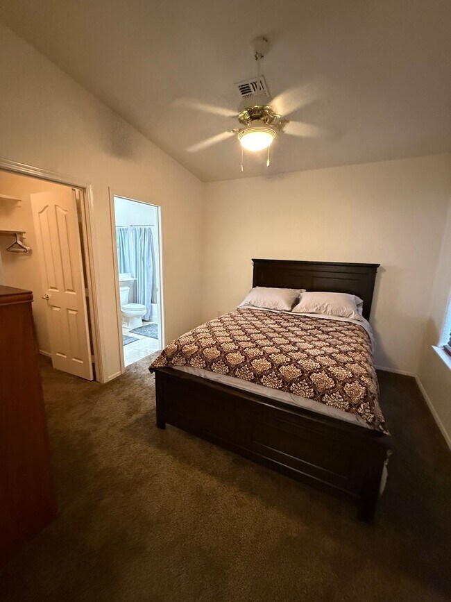Building Photo - Yuma Meadows Townhouse - Furnished / Unfurnished