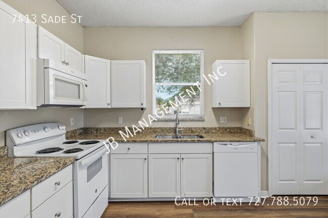 Building Photo - 7413 Sade St