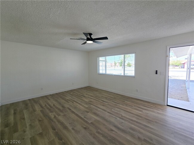 Building Photo - 1083 E Calvada Blvd