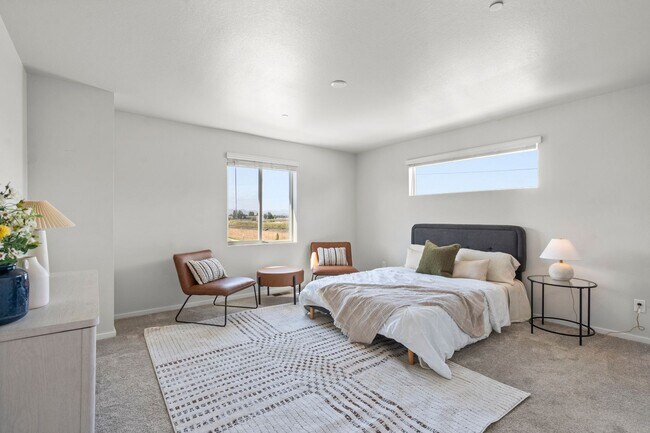 Building Photo - Start a Lease by 12/1 and Receive a $500 R...