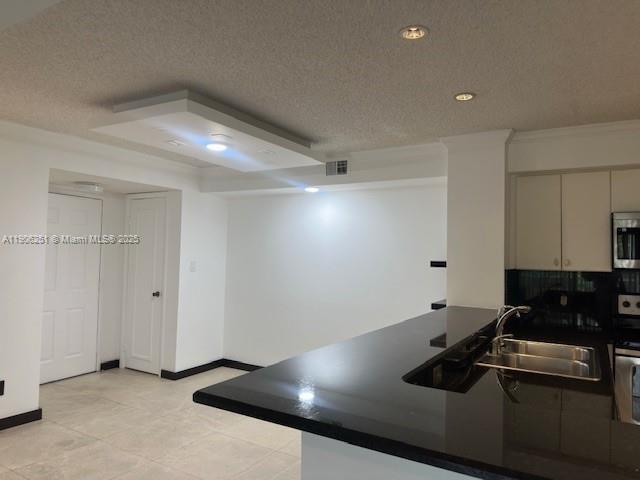 Building Photo - 650 S Park Rd