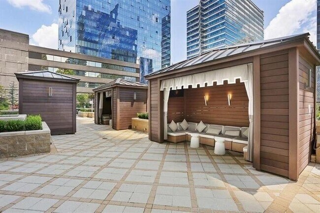 Building Photo - 2 Bedroom, 2 Bathroom Spacious Condo with Dining & Living Room within Heart of Buckhead