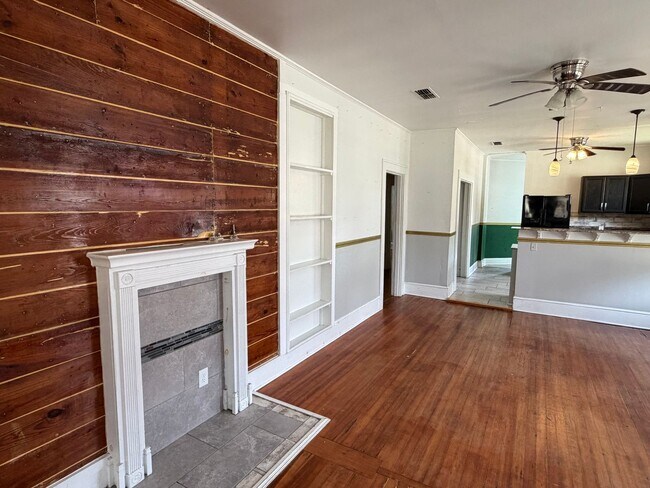 Building Photo - 203 E Rutherford St