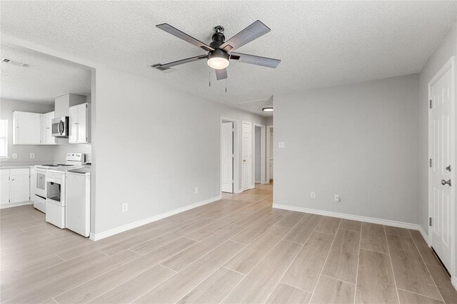 Building Photo - 108 Gm Ln